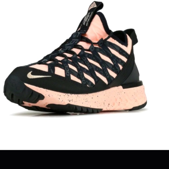 Nike ACG React Terra GobeMelon Tint Sneaker tennis shoe size 6 spring outdoor